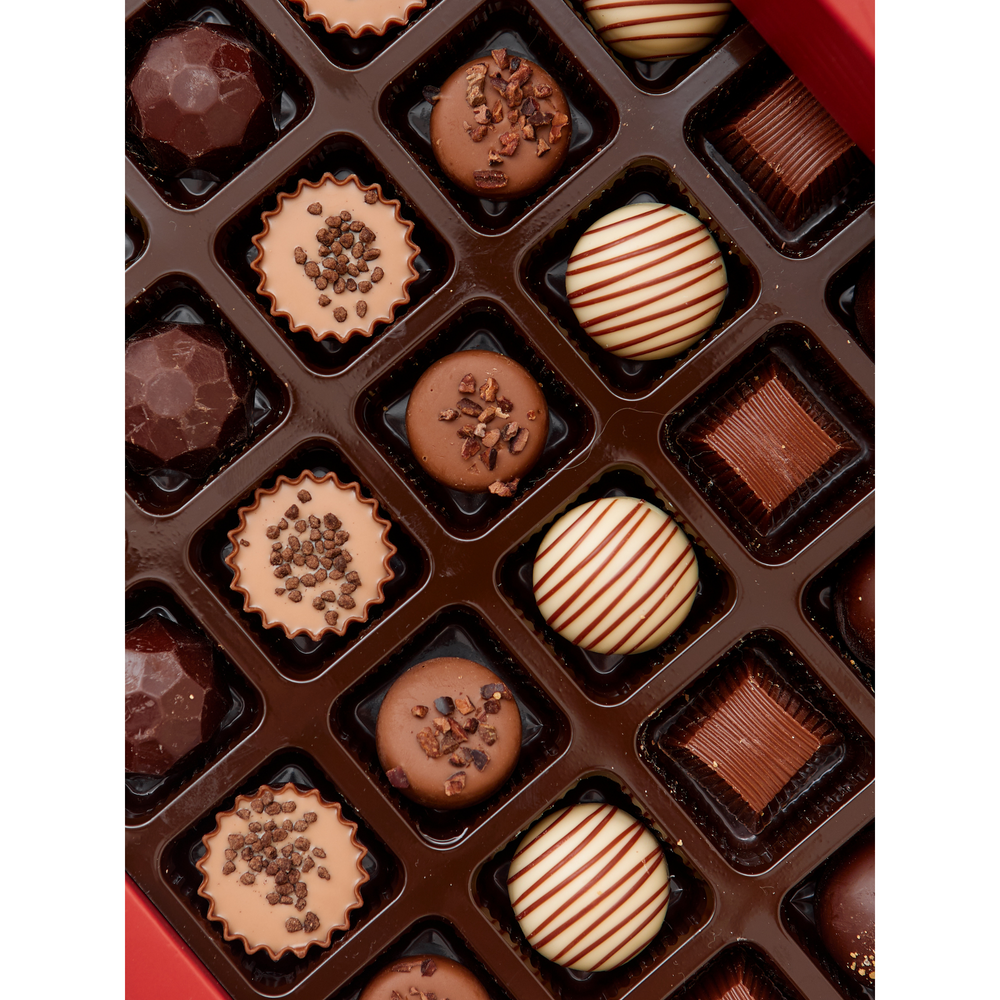 Aramella Belgian Chocolate Red Box (40 Pieces / 17.98oz / 510g)