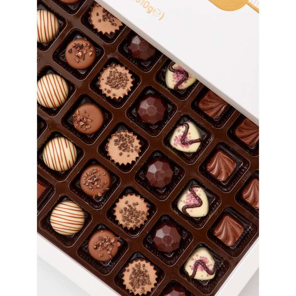 Aramella Belgian Chocolate White Box (40 Pieces / 17.98oz / 510g)