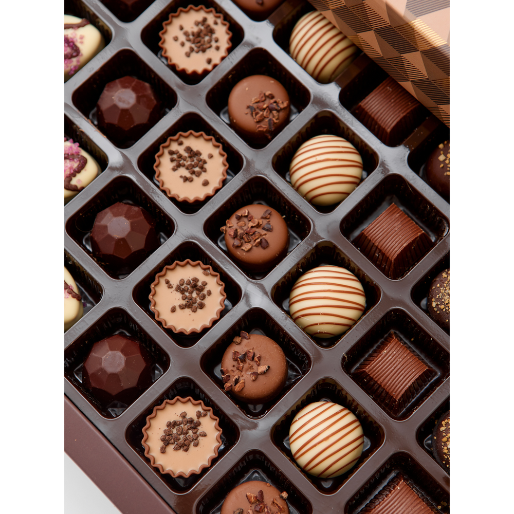 Aramella Belgian Chocolate Gold Box (40 Pieces / 17.6oz)